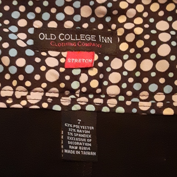 Dress style shorts with pockets. - Picture 5 of 5